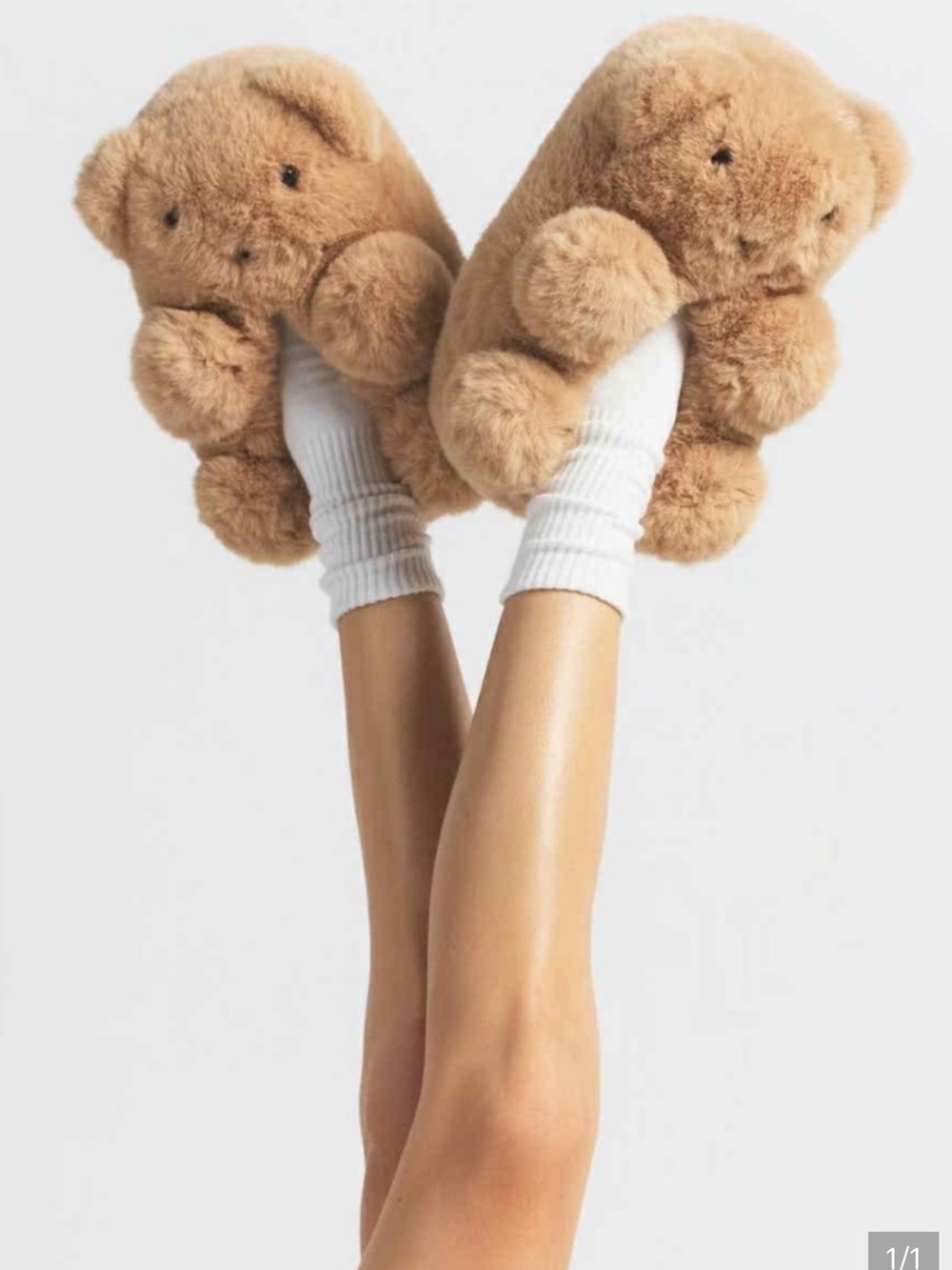 SKIMS Plush Teddy Slipper Socks in Light Brown